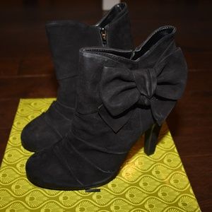 NWT Gianni Bini Black Suede Bow Booties